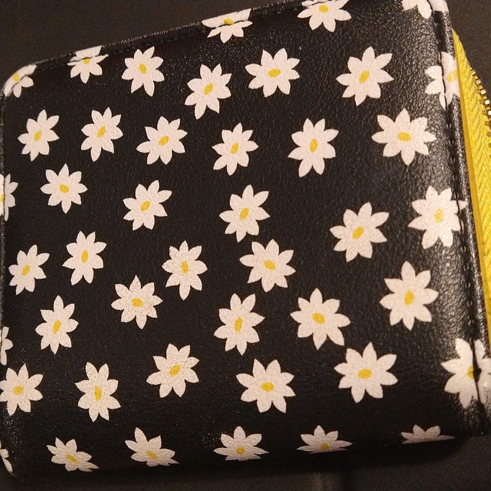 A daisy wallet
